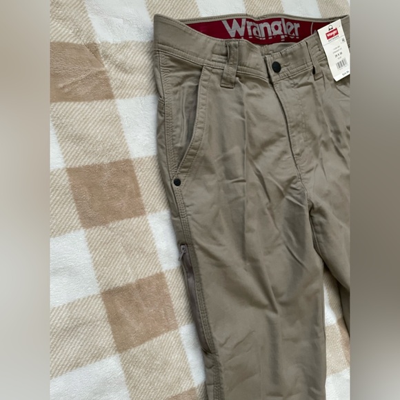 Wrangler Outdoor Men's Tan Utility Pants Straight Fit - Picture 5 of 7